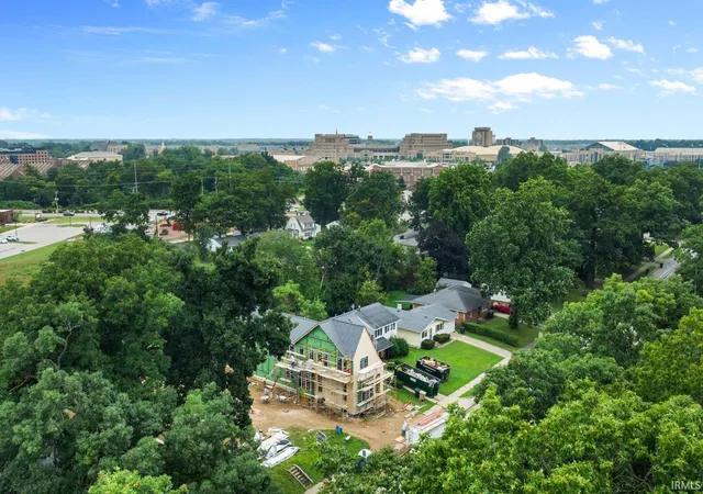 Photo 2 of Sale Pending at 1119 N Twyckenham Dr, South Bend, IN 46617 | MLS# 202641525 | Listing updated on 2026-10-07