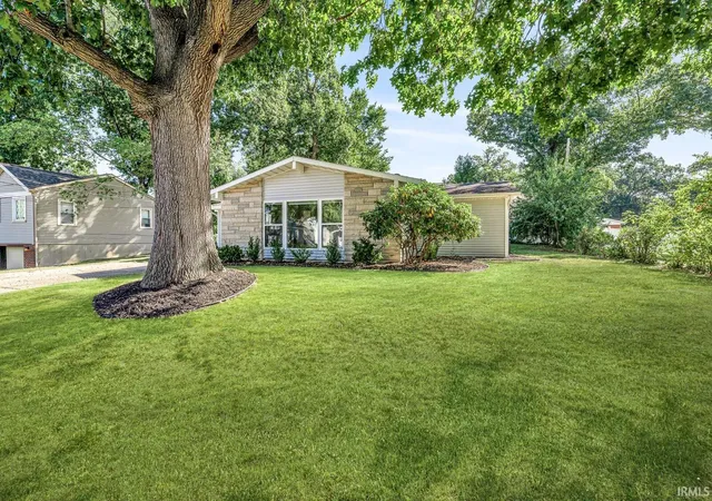 Photo 3 of Sale Pending at 714 N Jacob St, South Bend, IN 46617 | MLS# 202641531 | Listing updated on 2026-10-22