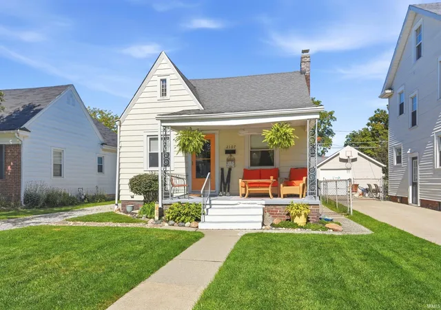 Photo 1 of Single family home for sale at 2107 Glenwood Ave, Fort Wayne, IN 46805 | MLS# 202641567 | Listing updated on 2026-10-27