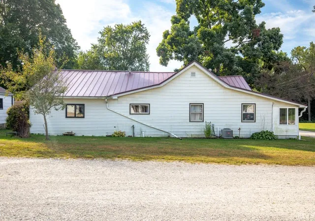 Photo 4 of Manufactured home for sale at 548 N Grover St, Warren, IN 46792 | MLS# 202641570 | Listing updated on 2026-10-20