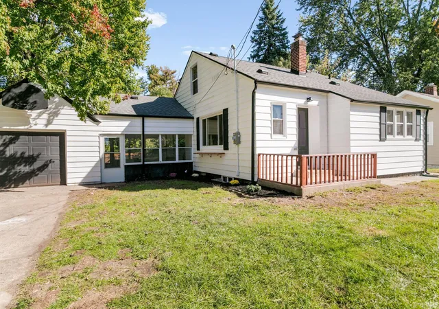 Photo 2 of Single family home for sale at 118 Myrtle St, South Bend, IN 46637 | MLS# 202641606 | Listing updated on 2026-10-21