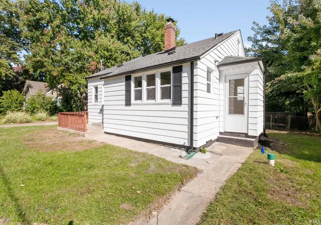 Photo 3 of Single family home for sale at 118 Myrtle St, South Bend, IN 46637 | MLS# 202641606 | Listing updated on 2026-10-21