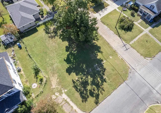 Photo 3 of Sale Pending at 131 W 2nd Street, Mount Carmel, IL 62863 | MLS# 202641630 | Listing updated on 2026-10-12