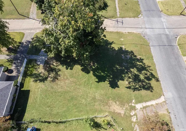 Photo 4 of Sale Pending at 131 W 2nd Street, Mount Carmel, IL 62863 | MLS# 202641630 | Listing updated on 2026-10-12