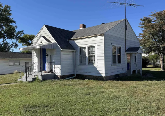 Photo 1 of Manufactured home for sale at 911 W Williams St, Oakland City, IN 47660 | MLS# 202641649 | Listing updated on 2026-10-21