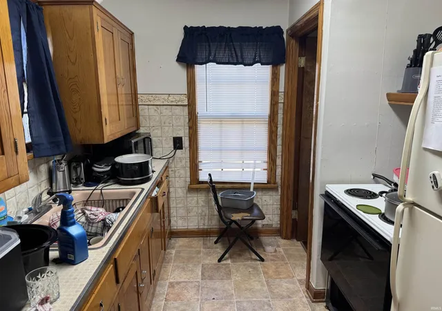 Photo 2 of Manufactured home for sale at 911 W Williams St, Oakland City, IN 47660 | MLS# 202641649 | Listing updated on 2026-10-21