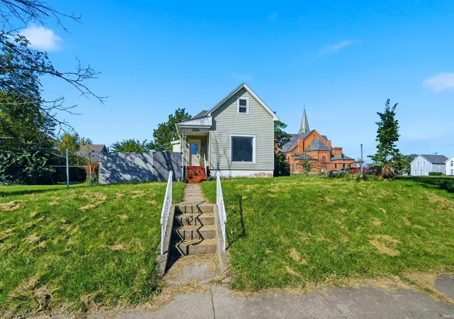 Manufactured home for sale at 1324 Fletcher Ave, Fort Wayne, IN 46803 | MLS# 202641686