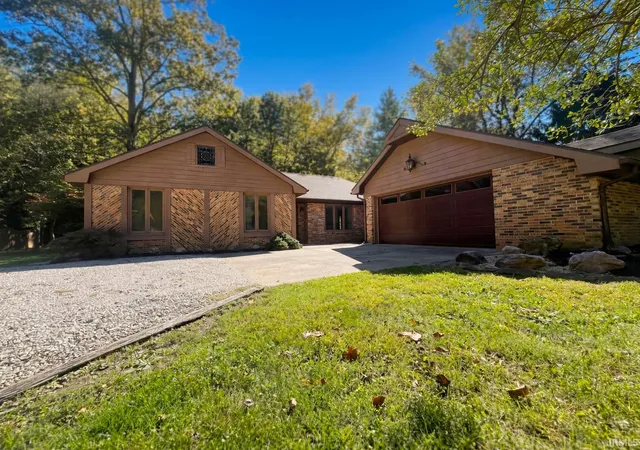 Photo 1 of Sale Pending at 5834 Bayer Dr, Evansville, IN 47712 | MLS# 202641693 | Listing updated on 2026-10-11