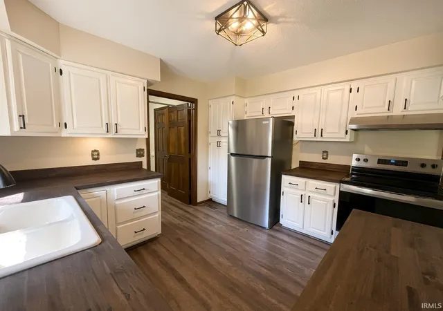 Photo 3 of Sale Pending at 5834 Bayer Dr, Evansville, IN 47712 | MLS# 202641693 | Listing updated on 2026-10-11