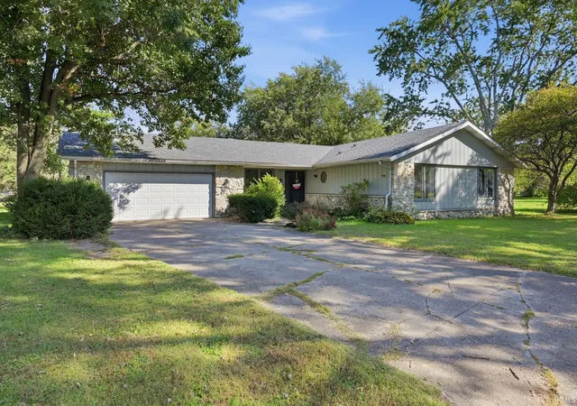 Photo 2 of Manufactured home for sale at 312 S Gary Ct, Muncie, IN 47304 | MLS# 202641721 | Listing updated on 2026-10-14