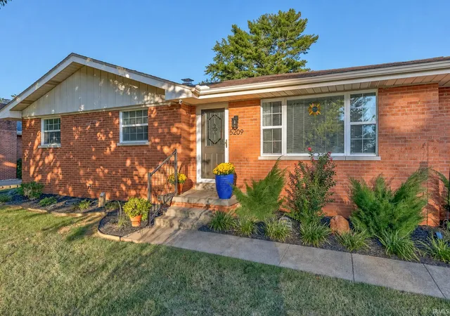 Photo 2 of Manufactured home for sale at 5209 Cunningham Dr, Evansville, IN 47711 | MLS# 202641730 | Listing updated on 2026-10-08