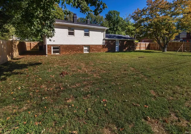 Photo 3 of Manufactured home for sale at 217 S Royal Ave, Evansville, IN 47715 | MLS# 202641733 | Listing updated on 2026-10-15