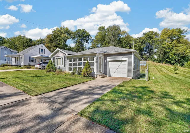 Photo 2 of Sale Pending at 528 E 5th Street, Mount Carmel, IL 62863 | MLS# 202641741 | Listing updated on 2026-10-12