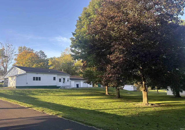 Manufactured home for sale at 28 Chestnut St, Andrews, IN 46702 | MLS# 202641778