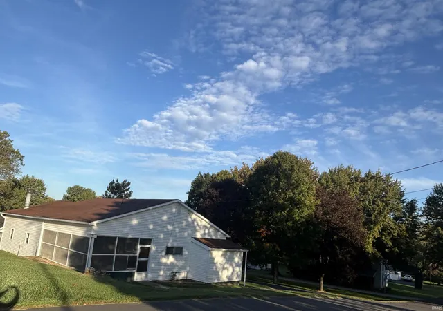 Photo 3 of Manufactured home for sale at 28 Chestnut St, Andrews, IN 46702 | MLS# 202641778 | Listing updated on 2026-10-29