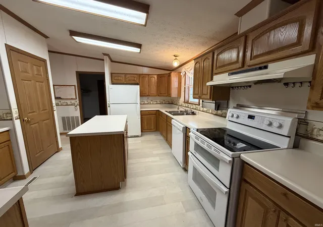 Photo 3 of Manufactured home for sale at 746 Bobtail Ct, Peru, IN 46970 | MLS# 202641806 | Listing updated on 2026-10-26