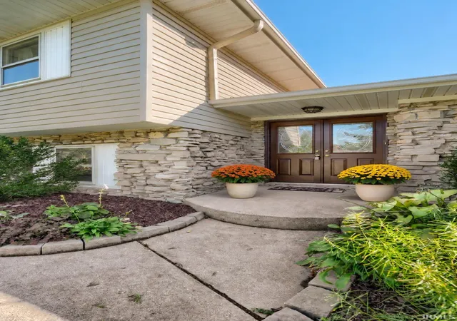 Photo 2 of Sale Pending at 1405 Honey Ln, Kokomo, IN 46902 | MLS# 202641820 | Listing updated on 2026-10-19