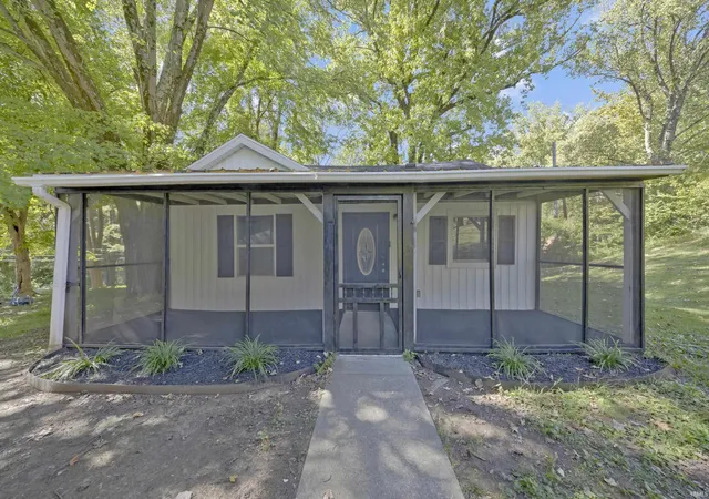 Manufactured home for sale at 809 S Bosse Ave, Evansville, IN 47712 | MLS# 202641844