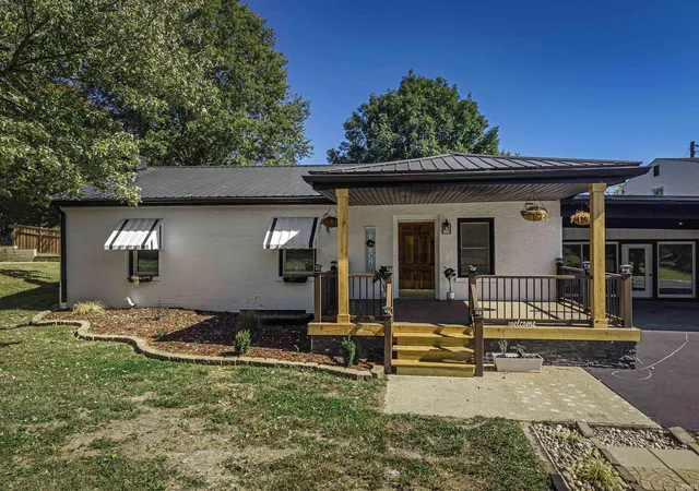 Photo 2 of Manufactured home for sale at 8627 New Harmony Rd, Evansville, IN 47720 | MLS# 202641856 | Listing updated on 2026-10-08