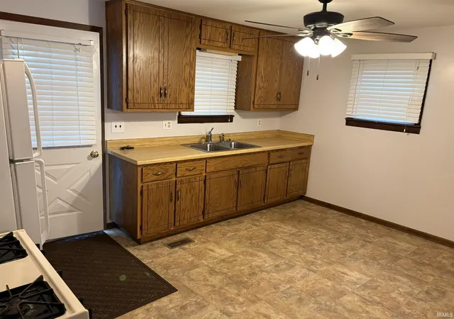 Photo 3 of Sale Pending at 10535 Hillview Dr, Evansville, IN 47720 | MLS# 202641872 | Listing updated on 2026-10-10