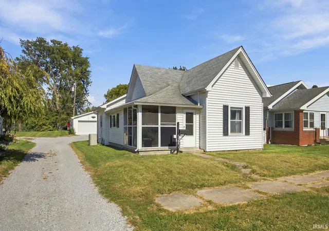 Photo 2 of Manufactured home for sale at 1102 E Washington St, Frankfort, IN 46041 | MLS# 202641899 | Listing updated on 2026-10-09