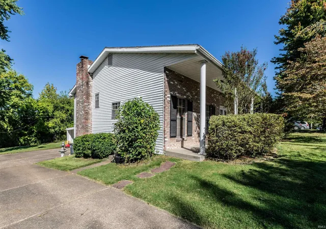 Photo 3 of Manufactured home for sale at 3604 Debbie Ln, Evansville, IN 47711 | MLS# 202641918 | Listing updated on 2026-10-10