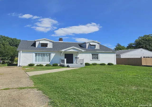 Photo 1 of Single family home for sale at 858 S Weinbach Ave, Evansville, IN 47714 | MLS# 202641971 | Listing updated on 2026-10-09