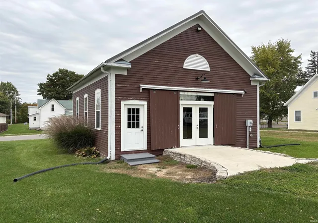 Photo 3 of Manufactured home for sale at 200 E Shackley St, Geneva, IN 46740 | MLS# 202641977 | Listing updated on 2026-10-12