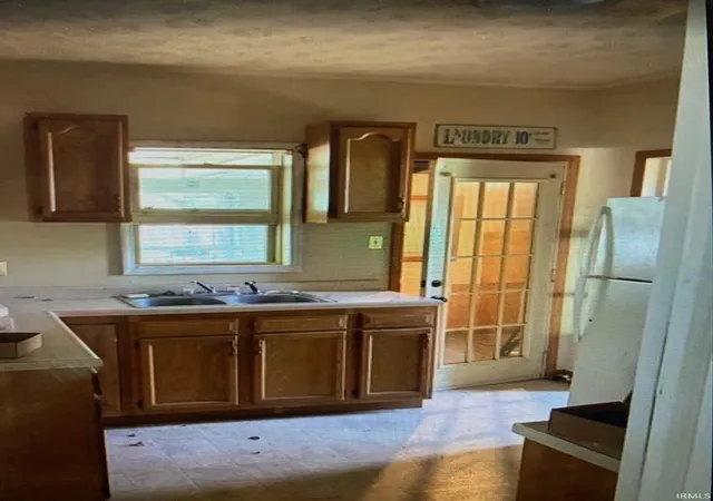 Photo 3 of Sale Pending at 311 W Ewing Ave, South Bend, IN 46613 | MLS# 202642003 | Listing updated on 2026-10-12