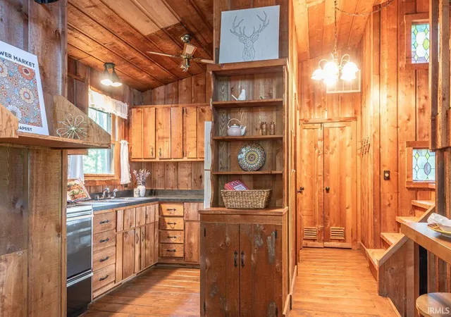 Photo 3 of Sale Pending at 3269 E Robinson Rd, Bloomington, IN 47408 | MLS# 202642018 | Listing updated on 2026-10-19