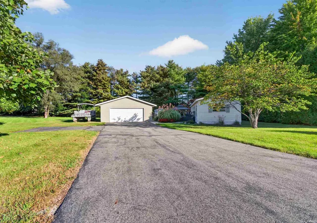 Manufactured home for sale at 24 Ems D21c Ln, Syracuse, IN 46567 | MLS# 202642048