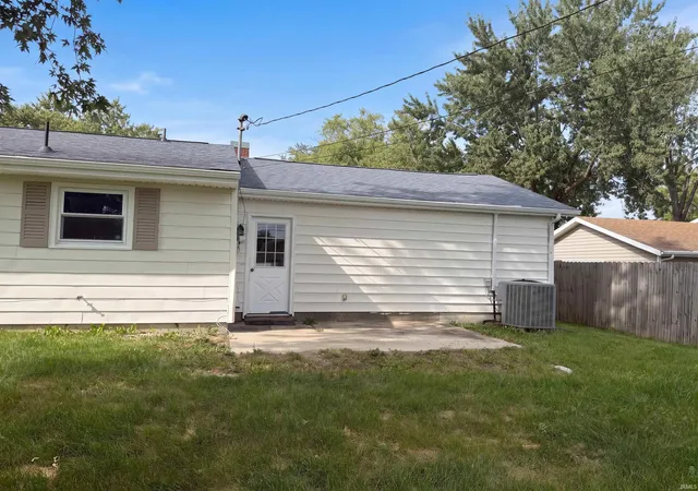 Photo 4 of Manufactured home for sale at 300 E Mayfair Ln, Hartford City, IN 47348 | MLS# 202642051 | Listing updated on 2026-10-12