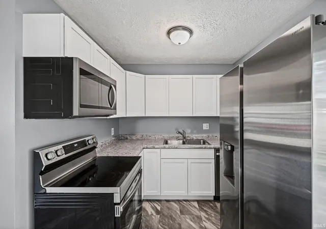 Photo 3 of Manufactured home for sale at 2560 Robinwood Dr, Lafayette, IN 47909 | MLS# 202642073 | Listing updated on 2026-10-17