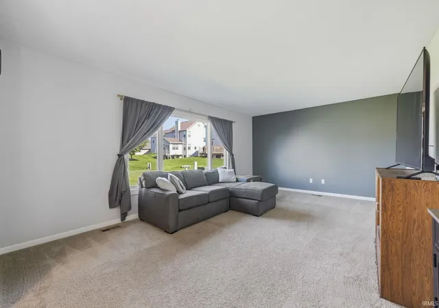 Photo 4 of Sale Pending at 108 W Cambridge Dr, Columbia City, IN 46725 | MLS# 202642083 | Listing updated on 2026-10-22