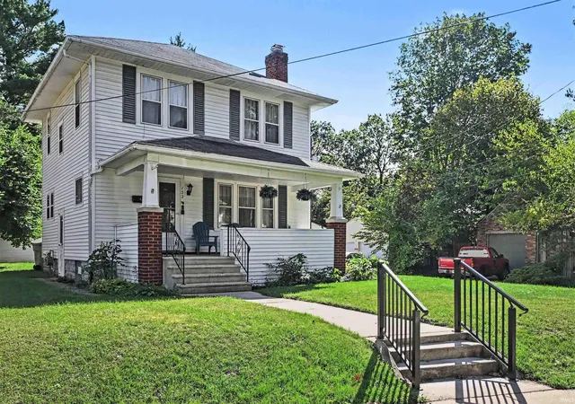 Photo 3 of Sale Pending at 152 W Pokagon St, South Bend, IN 46617 | MLS# 202642098 | Listing updated on 2026-10-15
