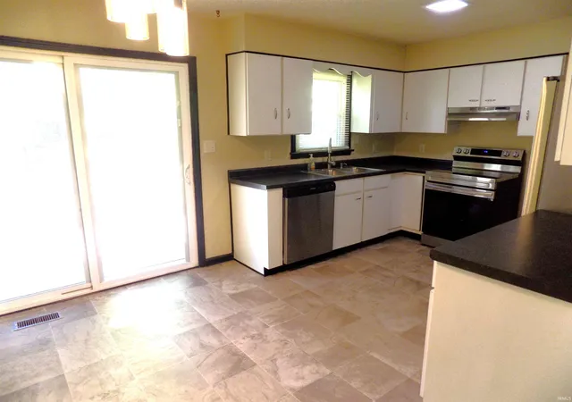 Photo 4 of Manufactured home for sale at 2210 Alan Ct, Evansville, IN 47720 | MLS# 202642119 | Listing updated on 2026-10-10