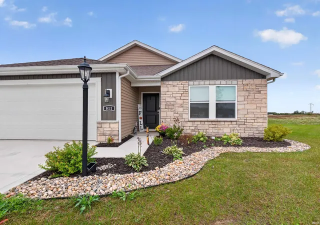 Photo 1 of Condo for sale at 811 Pleasant Hl Pl, Fort Wayne, IN 46818 | MLS# 202642127 | Listing updated on 2026-10-29
