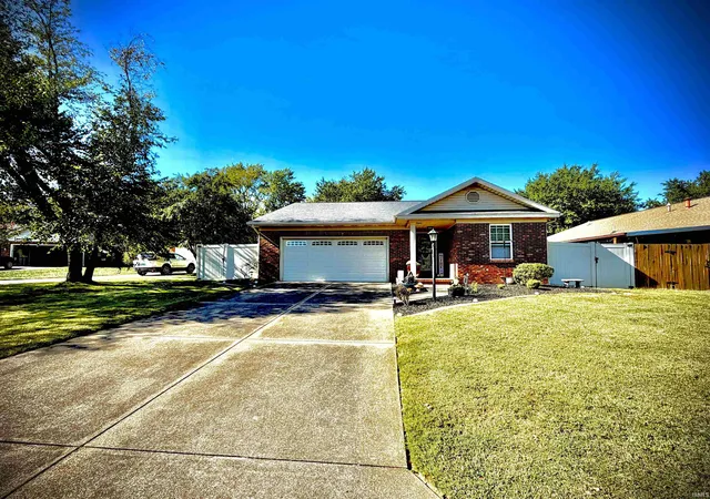 Photo 3 of Sale Pending at 2900 Turnberry Ln, Evansville, IN 47711 | MLS# 202642131 | Listing updated on 2026-10-18