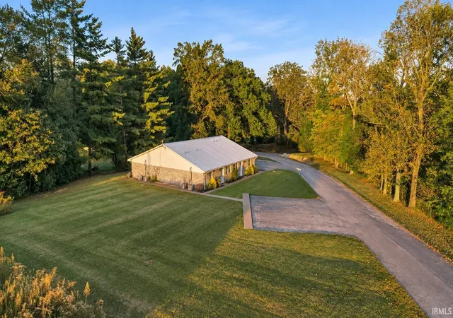Photo 3 of Sale Pending at 6223 Fox Ridge Rd, Evansville, IN 47712 | MLS# 202642135 | Listing updated on 2026-10-11