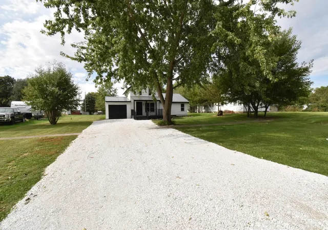 Photo 4 of Sale Pending at 104 S Maple St, Earl Park, IN 47942 | MLS# 202642139 | Listing updated on 2026-10-13