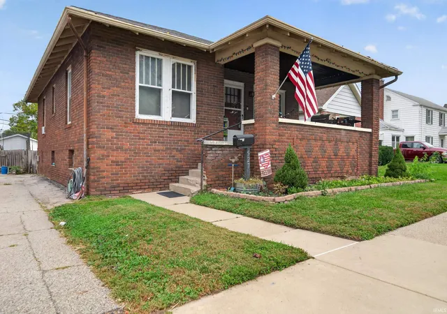 Photo 2 of Manufactured home for sale at 527 Burlington Ave, Logansport, IN 46947 | MLS# 202642140 | Listing updated on 2026-10-19