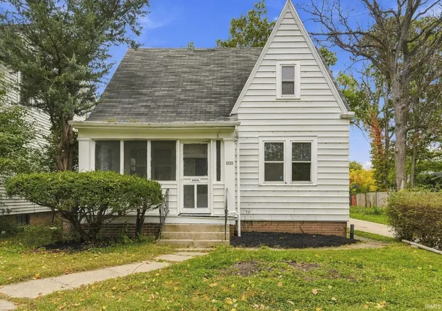 Manufactured home for sale at 3205 Alexander St, Fort Wayne, IN 46806 | MLS# 202642141