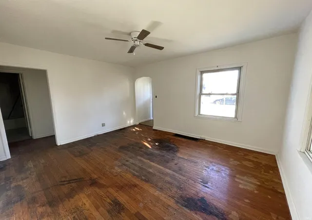 Photo 3 of Manufactured home for sale at 721 Adams Ave, Evansville, IN 47713 | MLS# 202642171 | Listing updated on 2026-10-12
