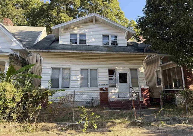 Single family home for sale at 732 E Gum St, Evansville, IN 47713 | MLS# 202642172