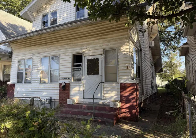 Photo 2 of Single family home for sale at 732 E Gum St, Evansville, IN 47713 | MLS# 202642172 | Listing updated on 2026-10-11