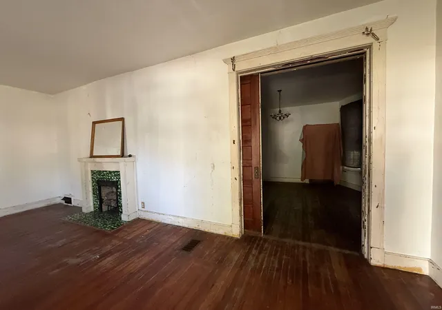 Photo 3 of Manufactured home for sale at 611 E Gum St, Evansville, IN 47713 | MLS# 202642173 | Listing updated on 2026-10-11
