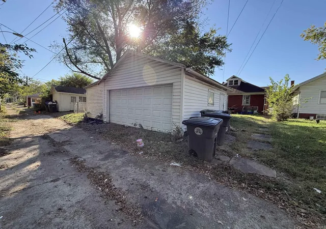 Photo 3 of Manufactured home for sale at 604 Bayard Park Dr, Evansville, IN 47713 | MLS# 202642176 | Listing updated on 2026-10-11