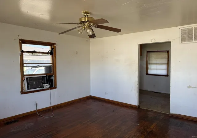 Photo 3 of Manufactured home for sale at 914 916 Judson St, Evansville, IN 47713 | MLS# 202642178 | Listing updated on 2026-10-11