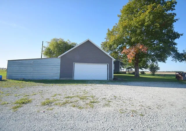 Photo 4 of Manufactured home for sale at 4287 S Meridian Rd, Oxford, IN 47971 | MLS# 202642213 | Listing updated on 2026-10-26