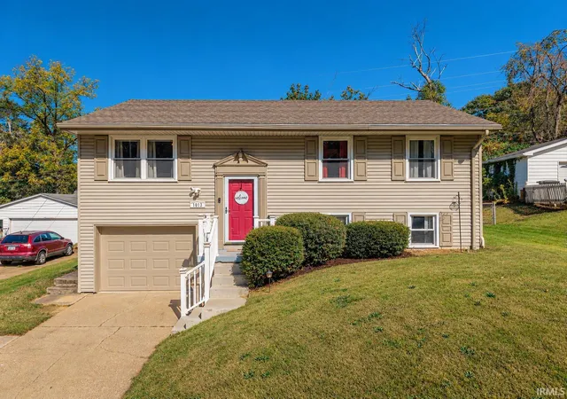 Photo 1 of Sale Pending at 1013 Cross Gate Dr, Evansville, IN 47710 | MLS# 202642216 | Listing updated on 2026-10-19
